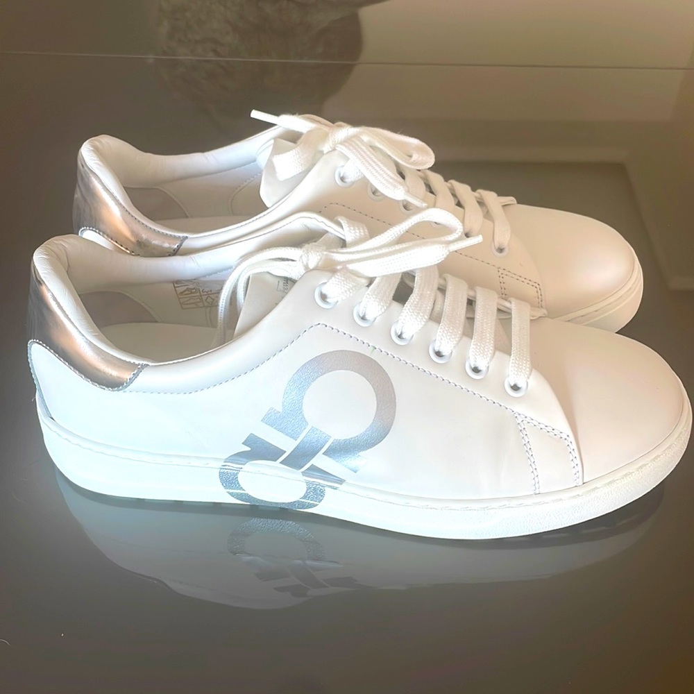 SALVATORE FERRAGAMO SNEAKERS SIZE 9